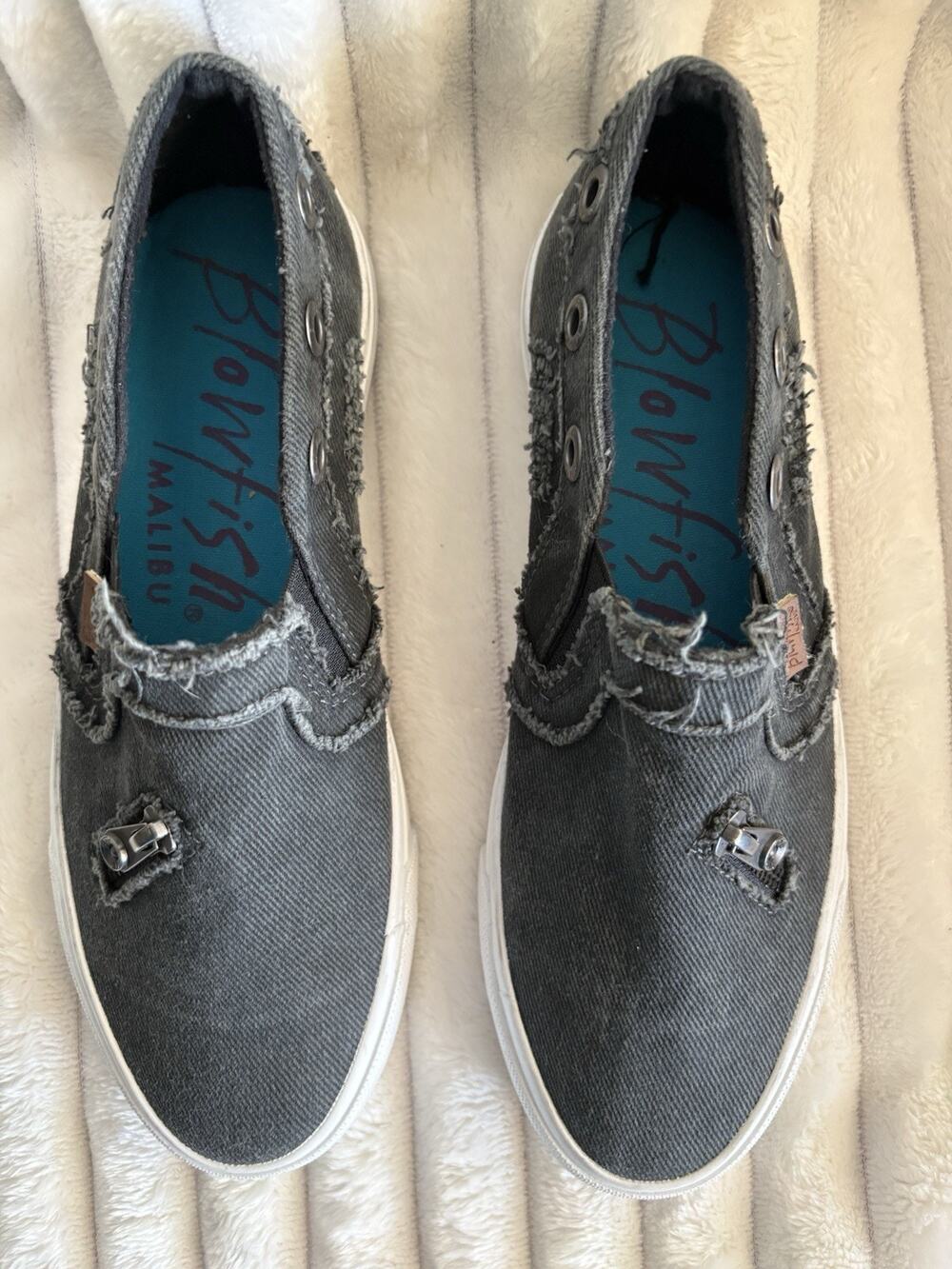 Blowfish Malibu Women's 7.5 M Play Sneakers Gray Distressed Canvas Slip-on